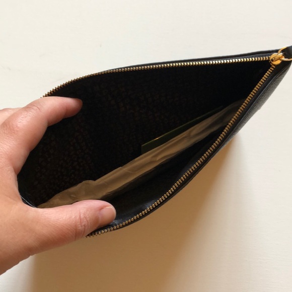 🎉2X HOST PICK🎉Kate Spade Gia Flynn street pouch - Picture 4 of 6